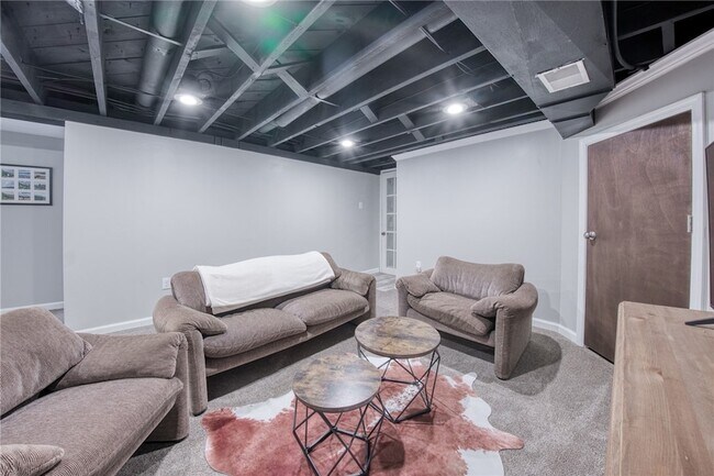 Building Photo - 261 Catalpa Pl