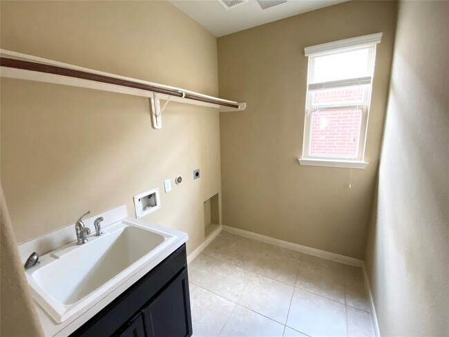 Building Photo - 4526 Brant Crossing Dr