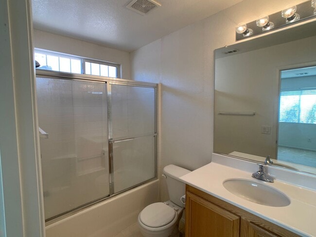 Building Photo - Single Story 2 bedroom 2 bath Home in Summ...