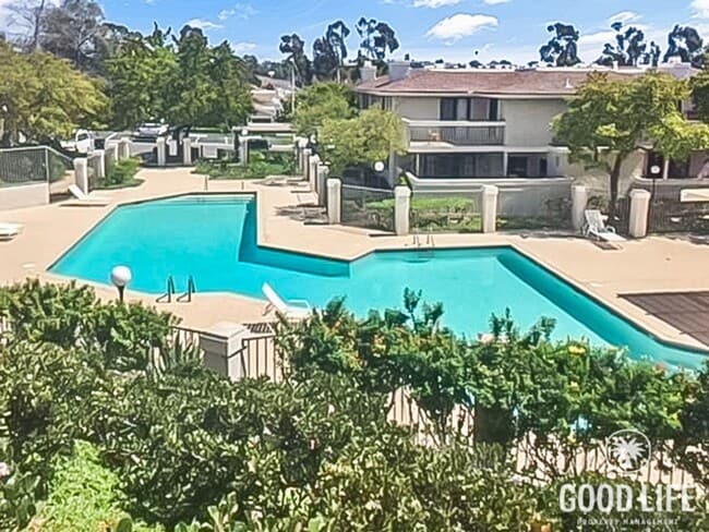 Building Photo - Peaceful and Spacious 3B/3BA condo with La...