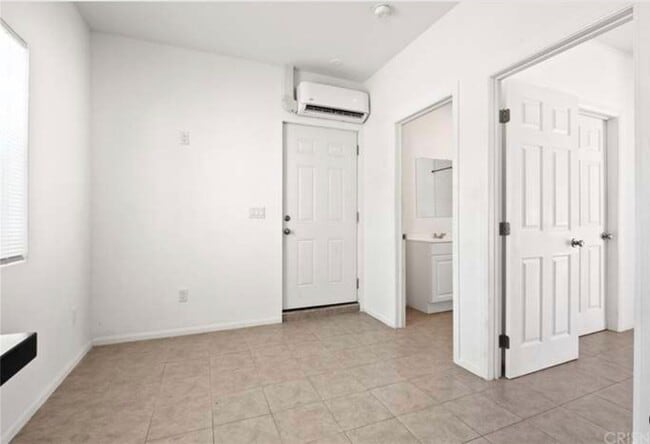 Building Photo - Charming 1 Bed / 1 Bath ADU with Private Patio in Prime Sylmar Location