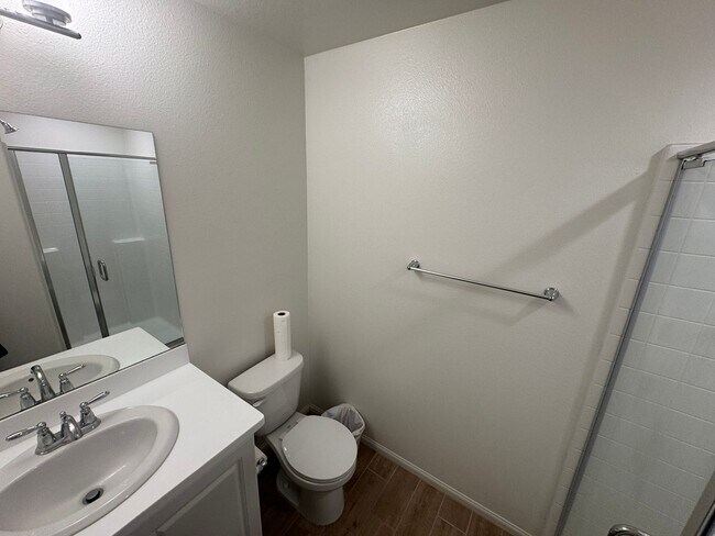 Building Photo - Beautiful 3-Bedroom Home in Vista – Modern...