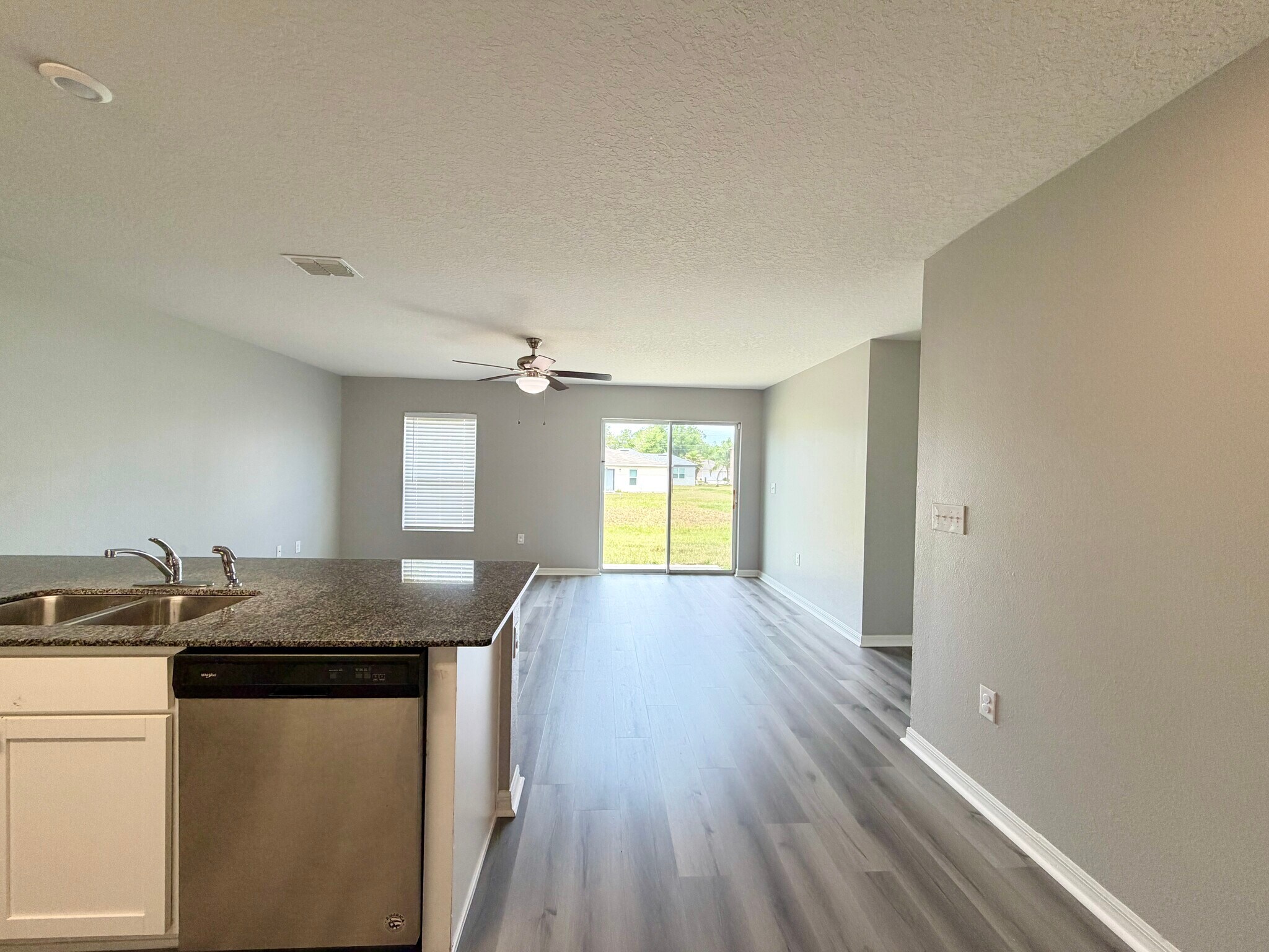 Building Photo - 687 Gila Dr