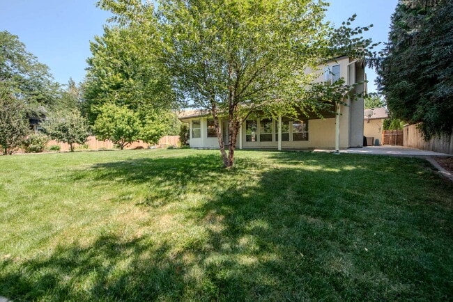 Building Photo - Quiet Neighborhood!