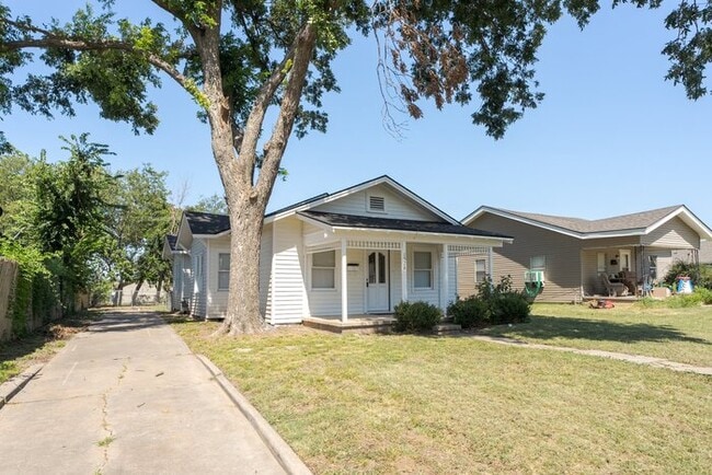 Building Photo - 1528 N Beard Ave