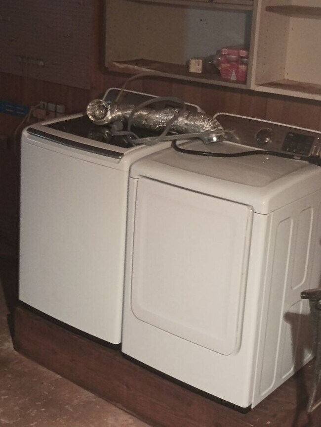 Building Photo - 121 Gould Dr