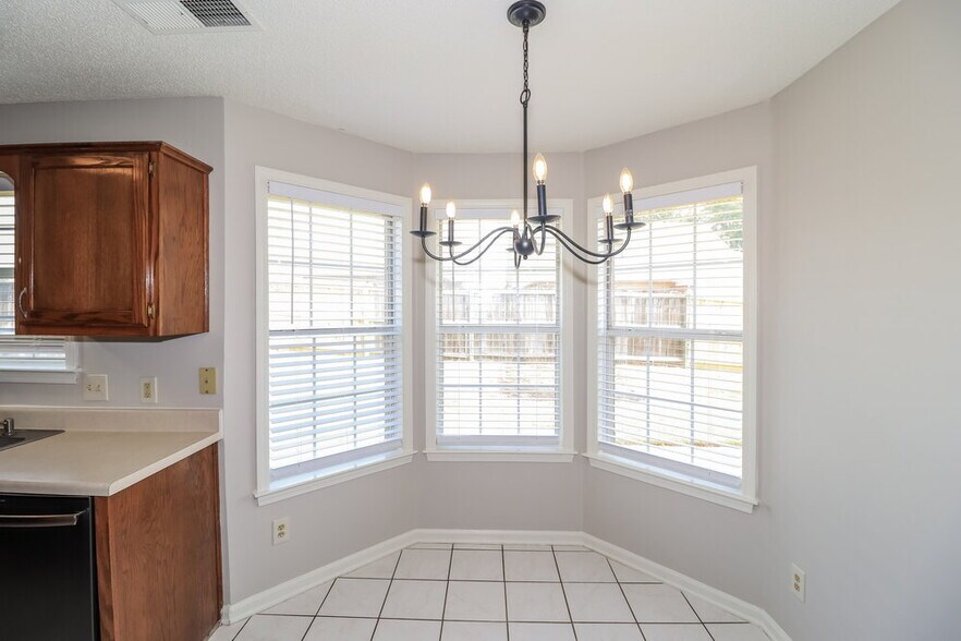 Building Photo - 6888 Skylar Mill Ave