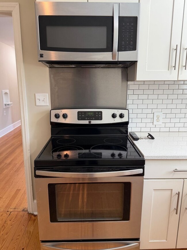 Building Photo - Shorewood Drive