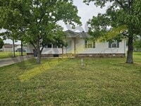 Building Photo - 3 bedroom, 2 bath home in Center Hill