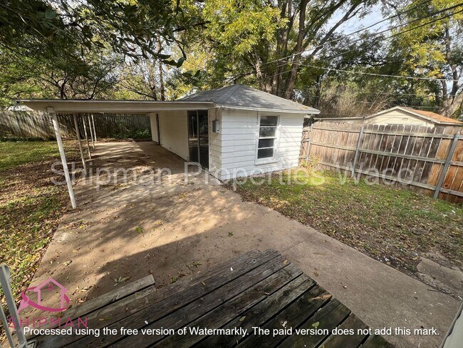 Building Photo - 3917 Maple Ave