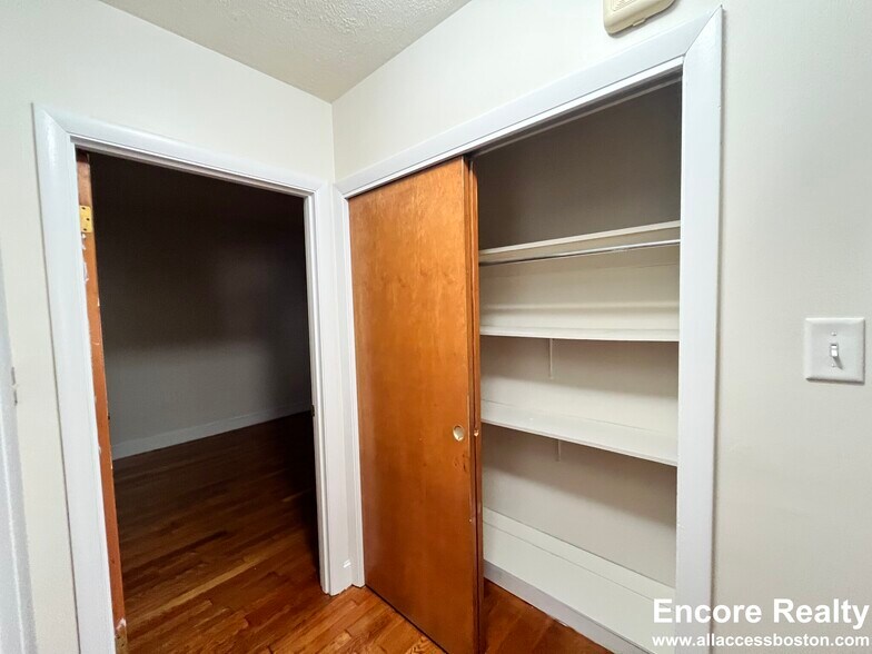 Building Photo - 312 Tappan St