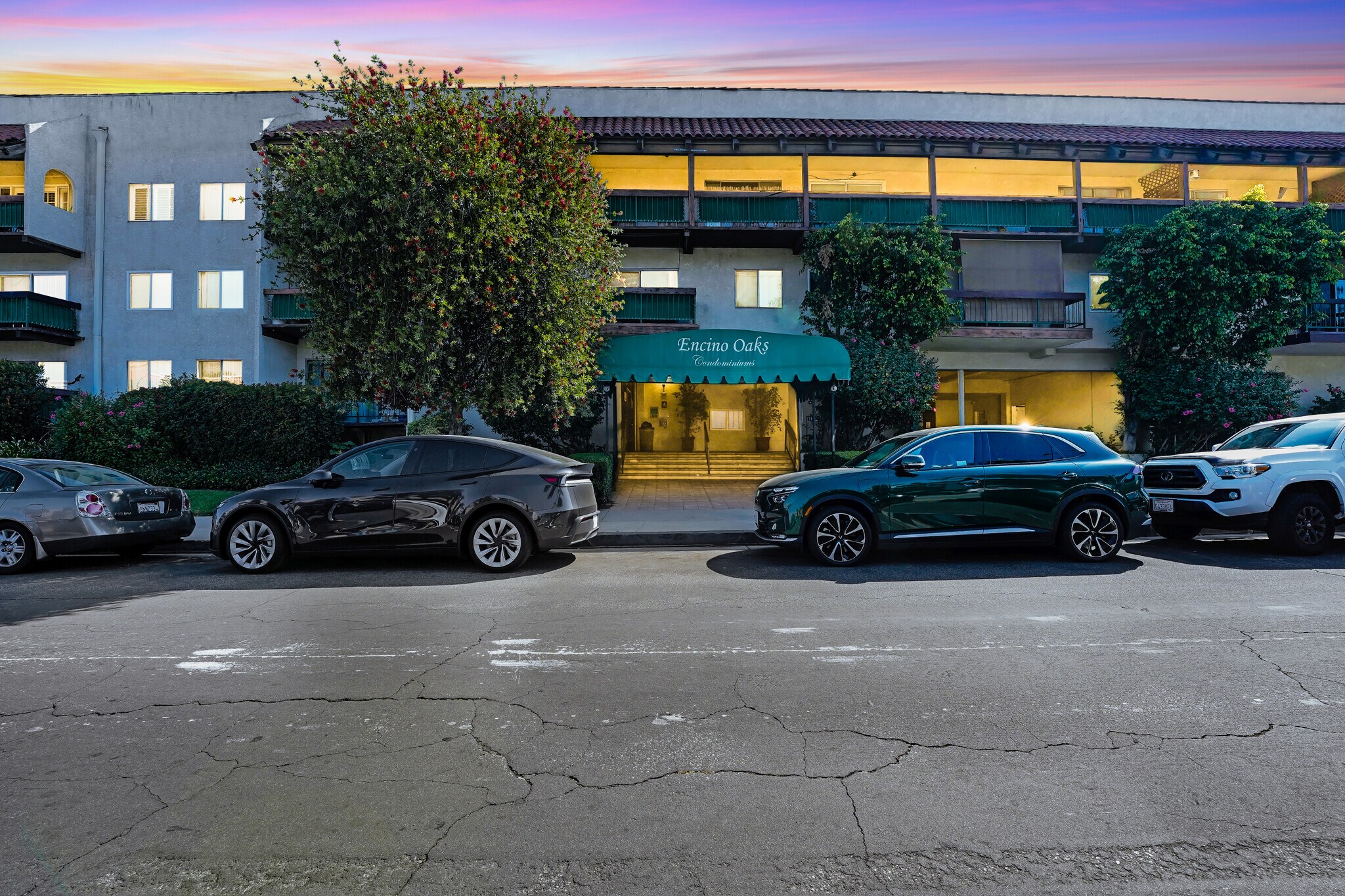 Building Photo - 5460 White Oak Ave