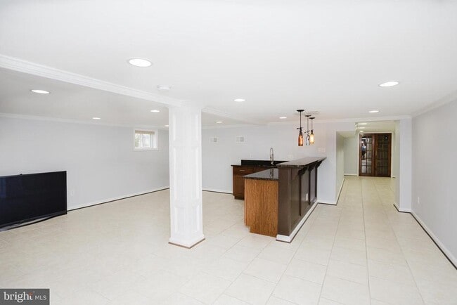 Building Photo - 2177 Chain Bridge Rd