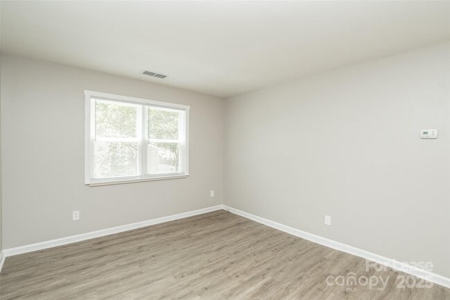 Building Photo - 10718 Blue Heron Dr