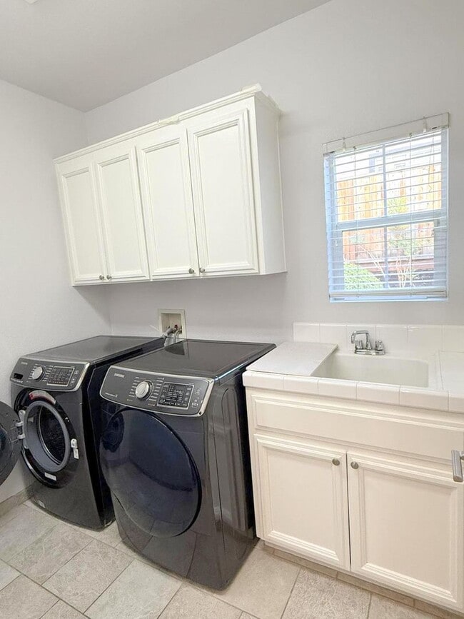 Building Photo - Beautifully Remodeled Modern Home In Wests...