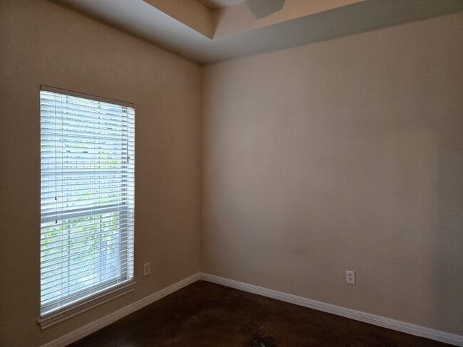 Building Photo - 3/2 Fourplex in Castle Heights