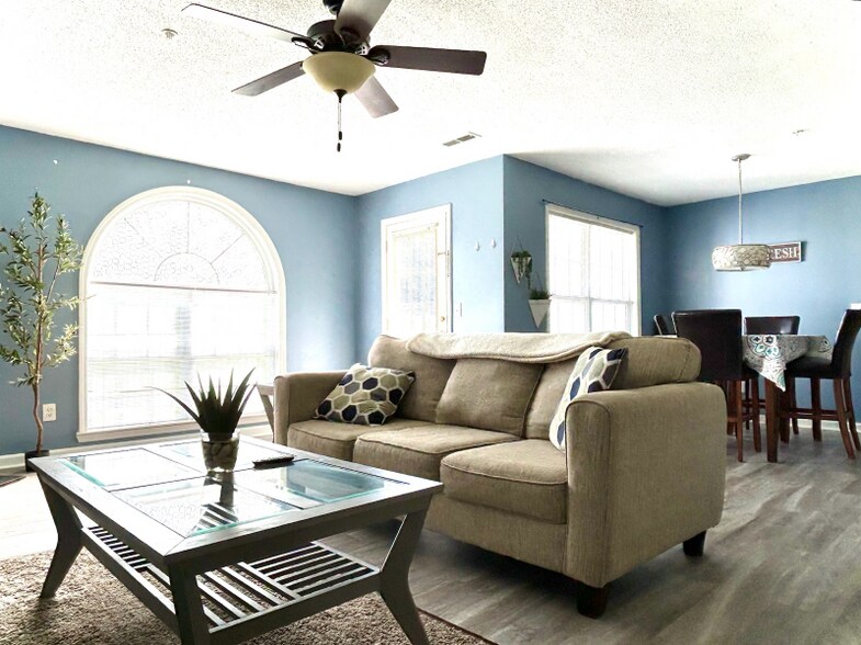 Building Photo - 412 Rivertree Ln