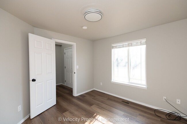 Building Photo - Beautifully Remodeled 4 Bedroom + Office H...