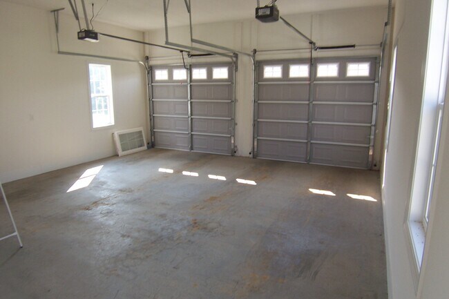 Building Photo - 115 Fallberry St