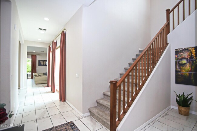 Building Photo - 947 E Ladbroke Way