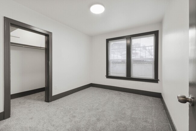 Building Photo - 16 N Broadway St