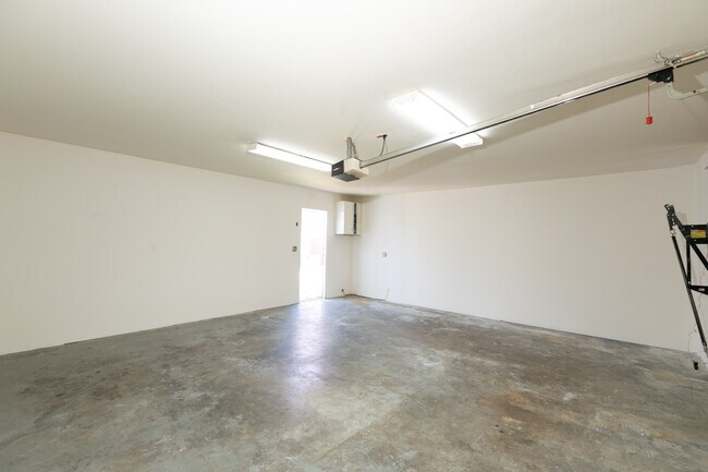 Building Photo - 5726 Lasaine Ave