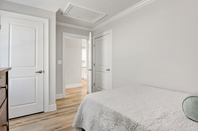 Building Photo - Modern 2-Bed, 2-Bath Single-Level Townhome...