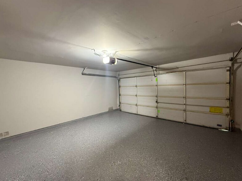 Building Photo - 5747 Hawaiian Sun Dr