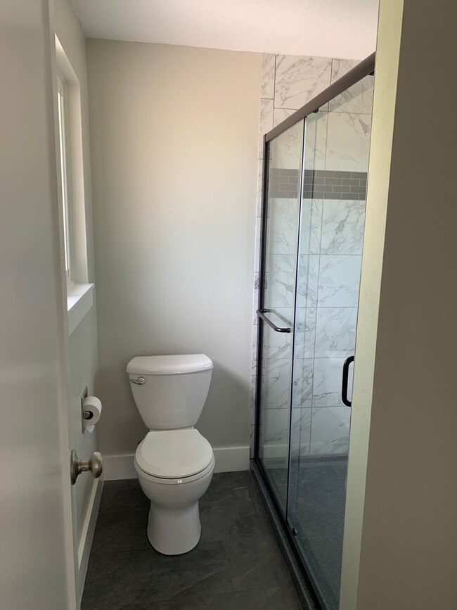 Building Photo - Beautiful 4 Bedroom 3 Bathroom Home in Wes...