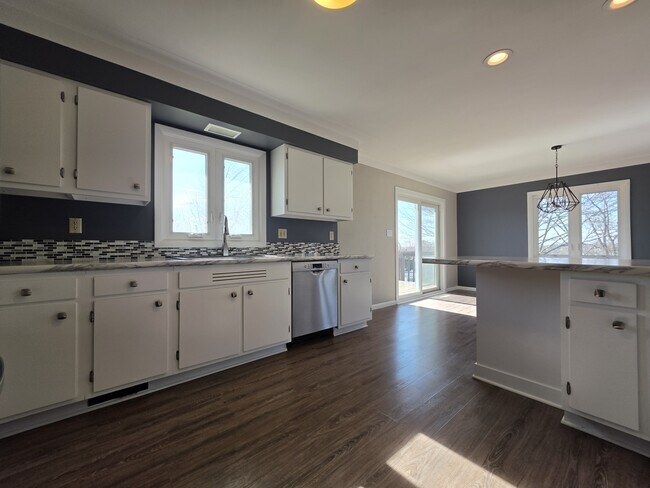 Building Photo - 3835 Lost Valley Rd SE