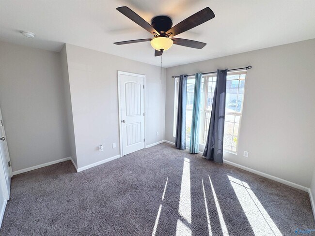 Building Photo - 121 Daymark Dr