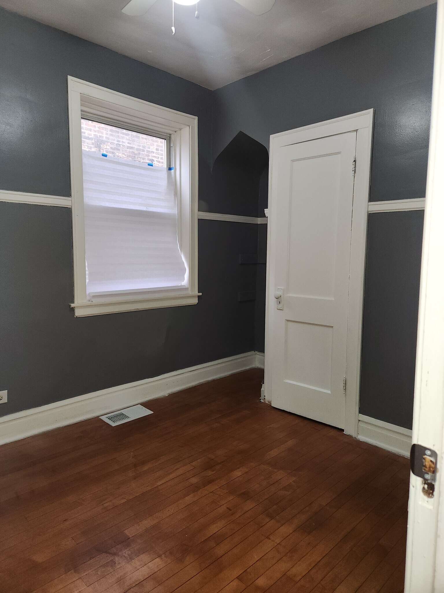 Building Photo - 8711 S Kingston Ave