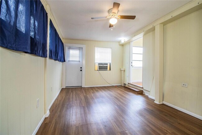 Building Photo - 412 E Tillman Ave