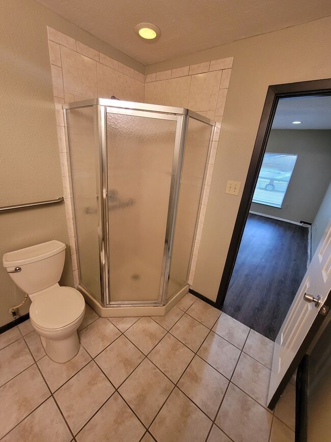 Building Photo - 2320 Montclair Cir