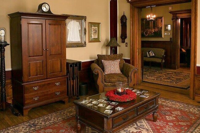 Building Photo - 820 1st St N