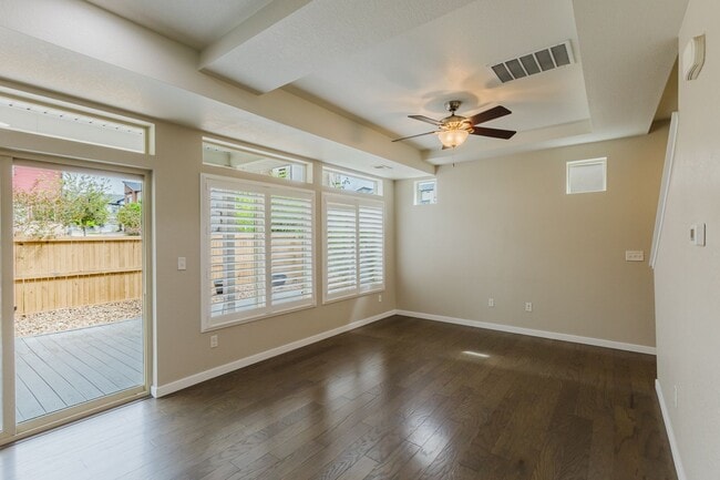 Building Photo - 2656 Champagne Ave