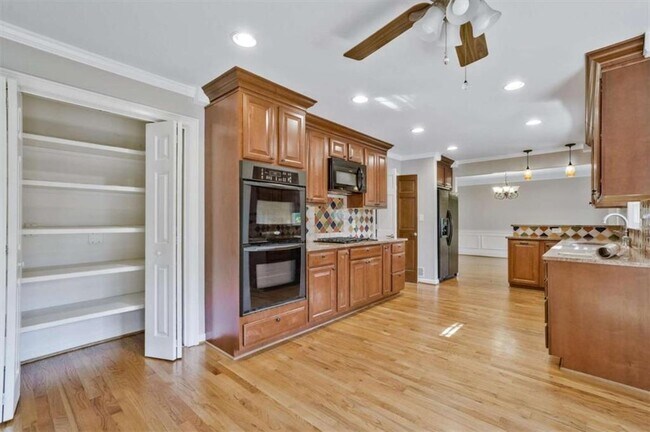 Building Photo - 5741 Wolf Laurel Dr SW