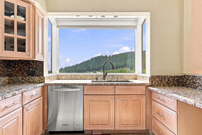 Building Photo - 680 Ridgeside Dr