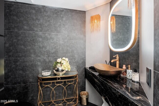 Building Photo - 1040 E Osborn Rd