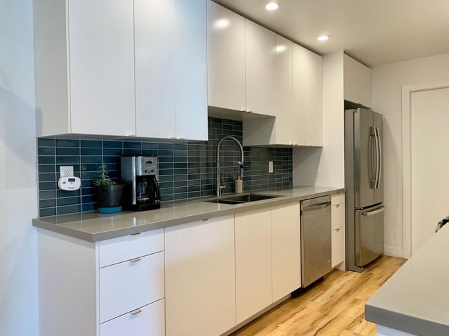 Building Photo - 1904 Sierra Nevada Rd