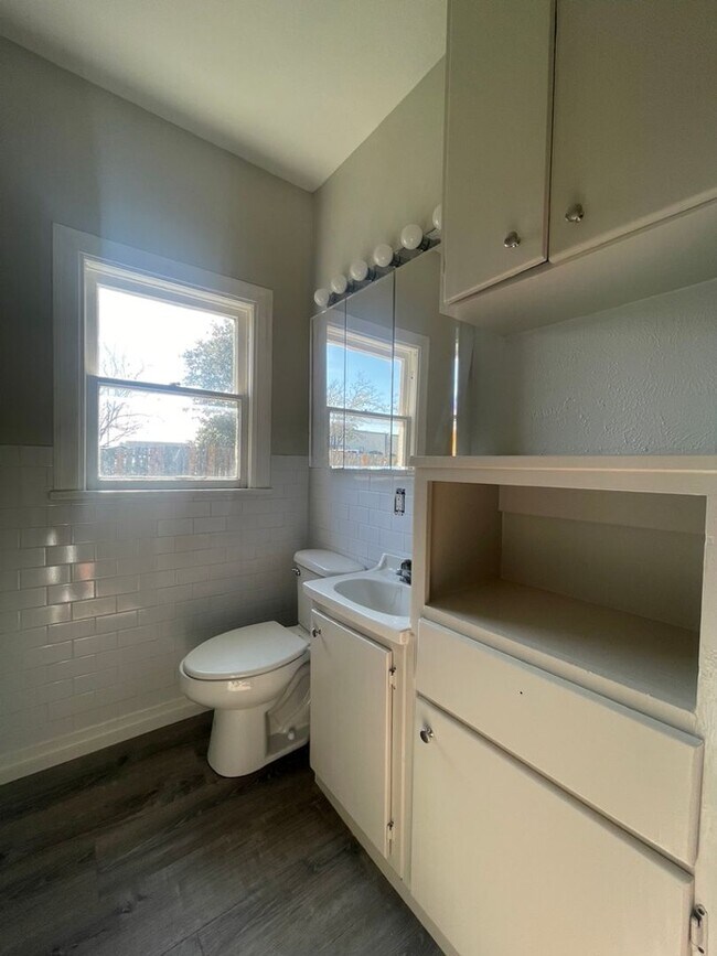 Building Photo - 4 Bedroom Home Near Downtown Stephenville