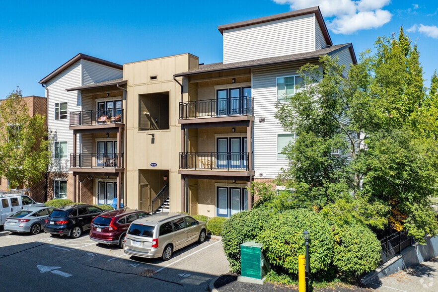 Building Photo - 65 West Apartments