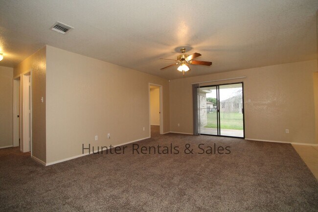 Building Photo - 4604 Fieldcrest Dr