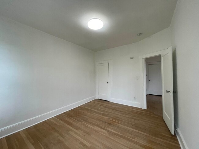 Building Photo - 2 Noll Pl