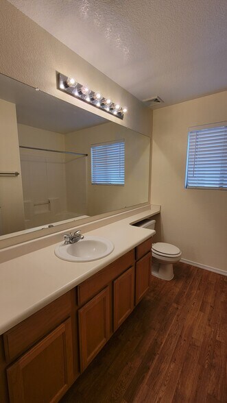 Building Photo - 818 E Monteleone St