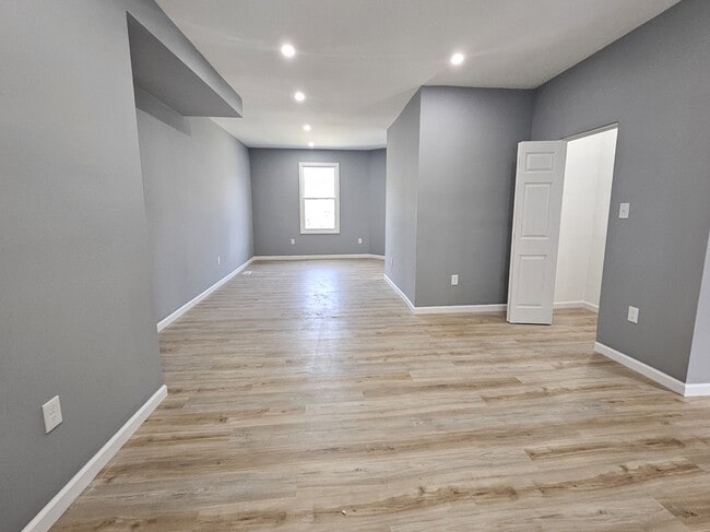 Building Photo - 539 Marie Ave