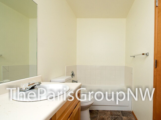 Building Photo - Big & Beautiful South Seattle 2BR/2BA