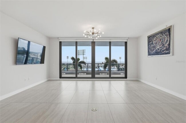 Building Photo - 301 1st St S