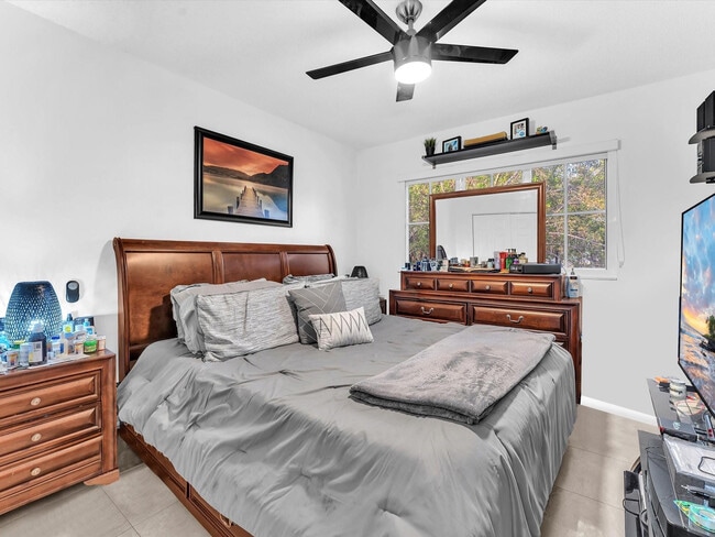 Building Photo - 2478 Centergate Dr