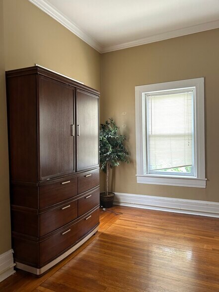 Master BR - 214 W Main St